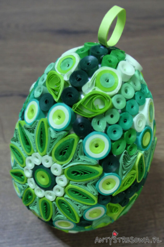 Wielkanocne jajko wykonane na styropianie