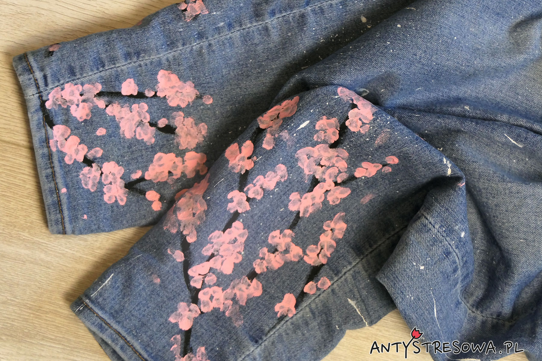 Spodnie w różowe kwiatki